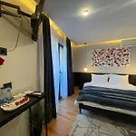 Xix Boutique